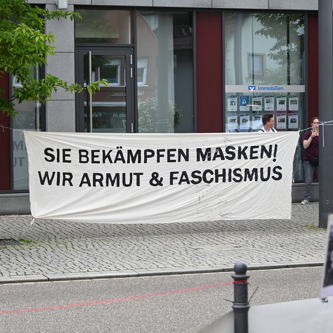 Gelungene und erfolgreiche Kundgebung „Für eine Solidarität die über den eigenen Tellerrand hinausweist“!